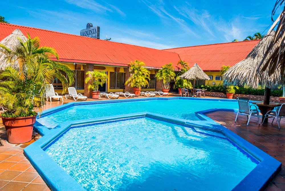 Hotel La Quinta ลาเซย์บา ภายนอก รูปภาพ