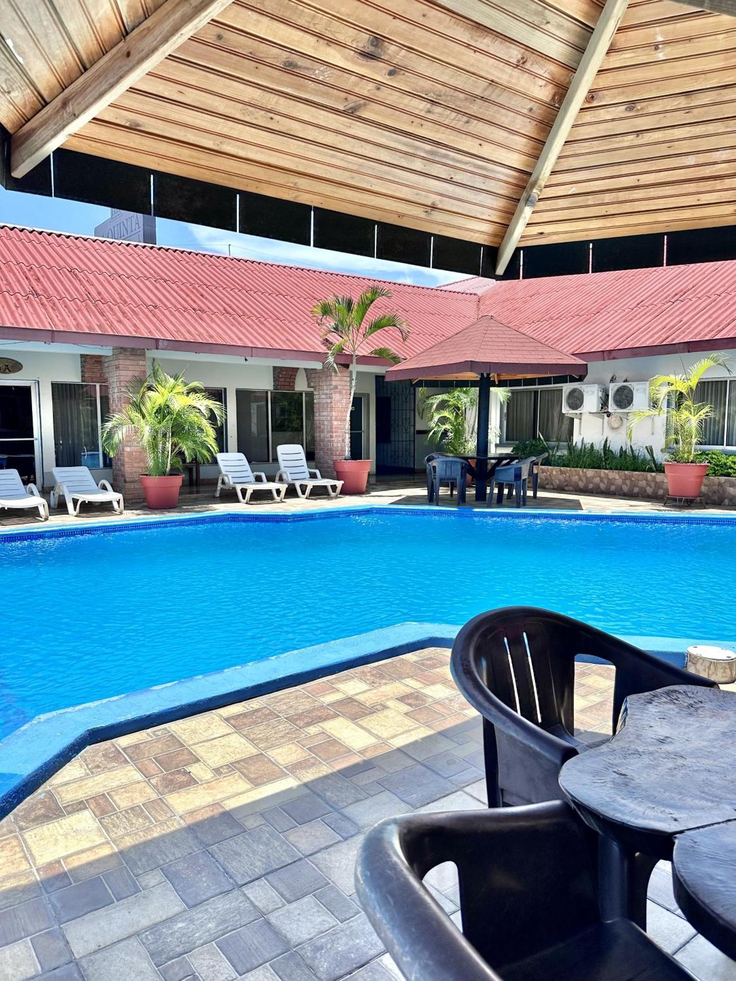 Hotel La Quinta ลาเซย์บา ภายนอก รูปภาพ