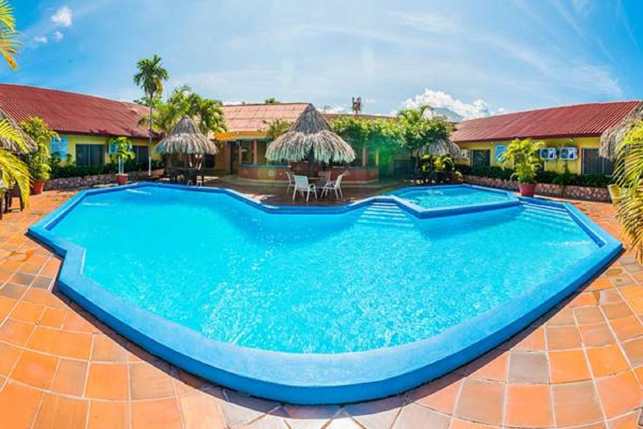 Hotel La Quinta ลาเซย์บา ภายนอก รูปภาพ